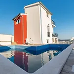 Olive Bridge Villa *