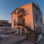 Villa Olive Bridge Maslenica
