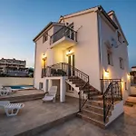 Olive Bridge Villa