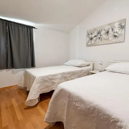 Olive Bridge Maslenica