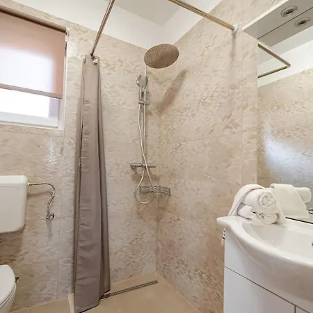 Olive Bridge Maslenica