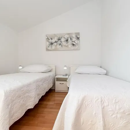 Olive Bridge فيلة