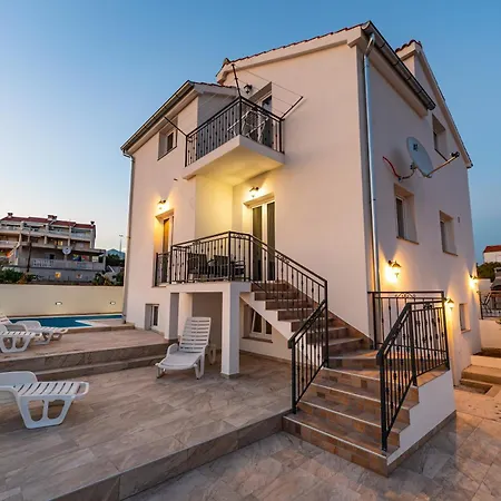 Olive Bridge Villa Maslenica