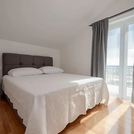 Olive Bridge Maslenica