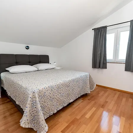 فيلة Olive Bridge