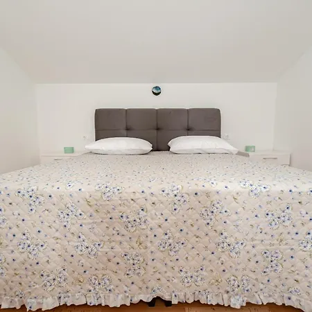 فيلة Olive Bridge