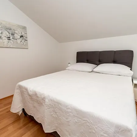 Olive Bridge فيلة ماسلينتسا