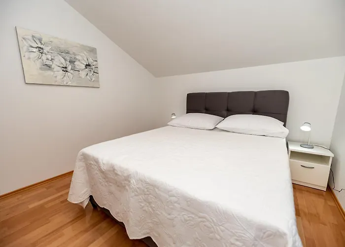 Olive Bridge Vila Maslenica